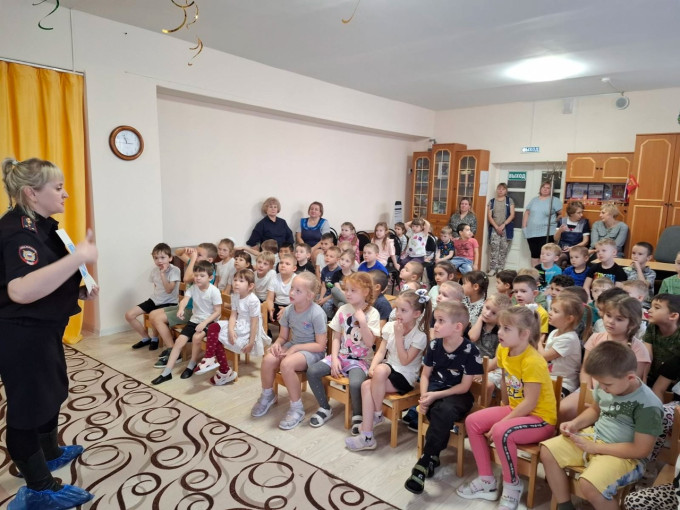 Встреча с инспектором по безопасности дорожного движения Встреча с инспектором по безопасности дорожного движения.
